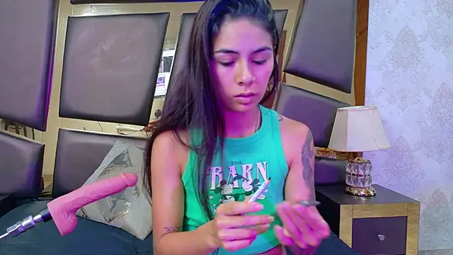 NicoleEsposito online show from November 20, 2025, 1:22 pm