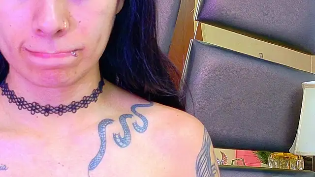 NicoleEsposito online show from April 7, 2026, 12:38 pm