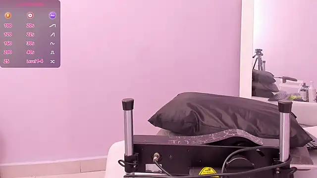 Snapshot of Maddyjohnsonn chatting on December 10, 2024, 3:52 am Maddyjohnsonn online show from December 10, 2024, 3:52 am