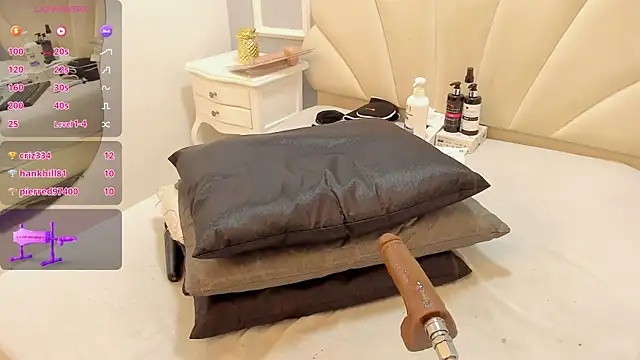 Snapshot of Maddyjohnsonn chatting on December 15, 2024, 12:07 am Maddyjohnsonn online show from December 15, 2024, 12:07 am