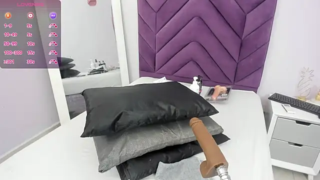 Snapshot of Maddyjohnsonn chatting on December 18, 2024, 3:47 am Maddyjohnsonn online show from December 18, 2024, 3:47 am