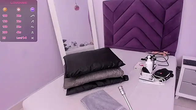 Snapshot of Maddyjohnsonn chatting on December 27, 2024, 3:53 am Maddyjohnsonn online show from December 27, 2024, 3:53 am