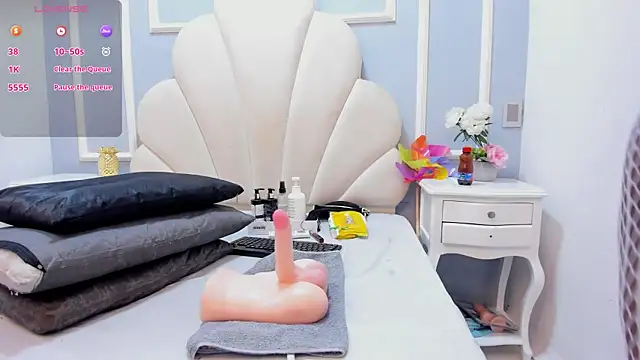 Snapshot of Maddyjohnsonn chatting on January 10, 2025, 11:43 am Maddyjohnsonn online show from January 10, 2025, 11:43 am