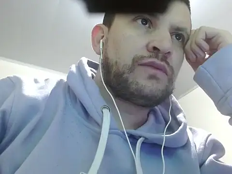 camiloking1720 online show from December 14, 2025, 10:36 pm