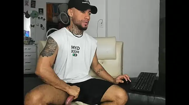 Snapshot of BruceNixon chatting on December 3, 2024, 8:17 pm BruceNixon online show from December 3, 2024, 8:17 pm