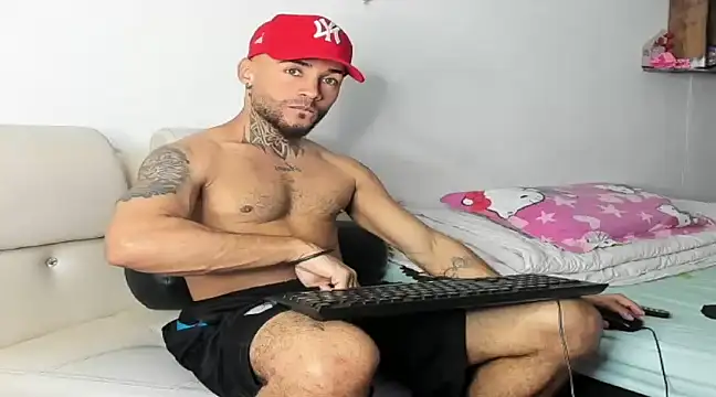 Snapshot of BruceNixon chatting on January 8, 2025, 9:44 pm BruceNixon online show from January 8, 2025, 9:44 pm