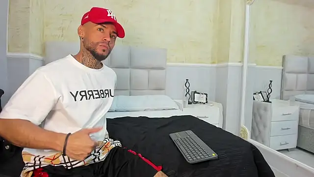 Snapshot of BruceNixon chatting on February 3, 2025, 8:57 pm BruceNixon online show from February 3, 2025, 8:57 pm