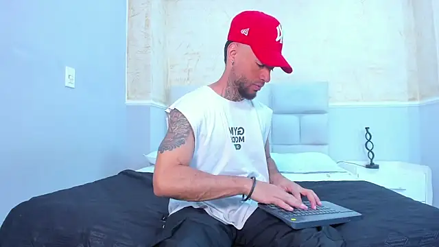 Snapshot of BruceNixon chatting on February 4, 2025, 8:49 pm BruceNixon online show from February 4, 2025, 8:49 pm