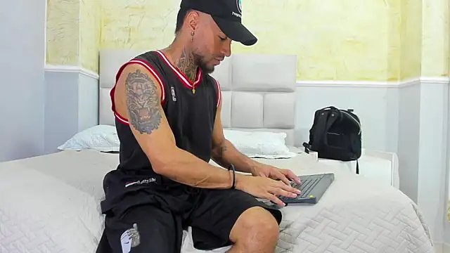 Snapshot of BruceNixon chatting on February 12, 2025, 8:40 pm BruceNixon online show from February 12, 2025, 8:40 pm