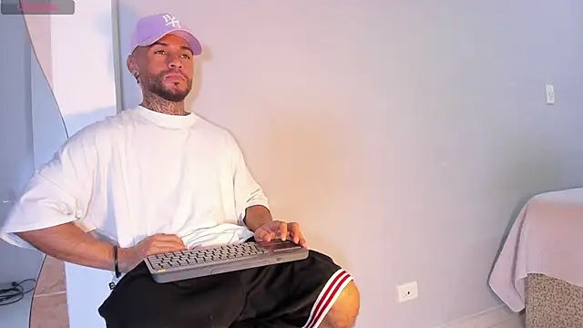 Snapshot of BruceNixon chatting on March 8, 2025, 12:33 am BruceNixon online show from March 8, 2025, 12:33 am