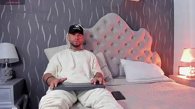 Snapshot of BruceNixon chatting on March 8, 2025, 8:46 pm BruceNixon online show from March 8, 2025, 8:46 pm