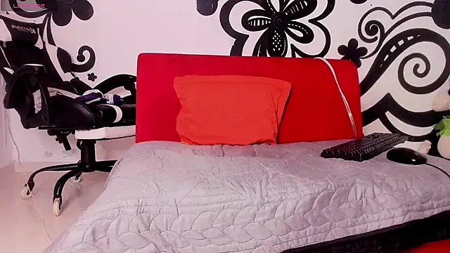 Snapshot of BruceNixon chatting on September 22, 2025, 8:33 pm BruceNixon online show from September 22, 2025, 8:33 pm