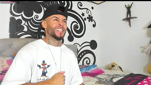 Snapshot of BruceNixon chatting on October 8, 2025, 7:44 pm BruceNixon online show from October 8, 2025, 7:44 pm