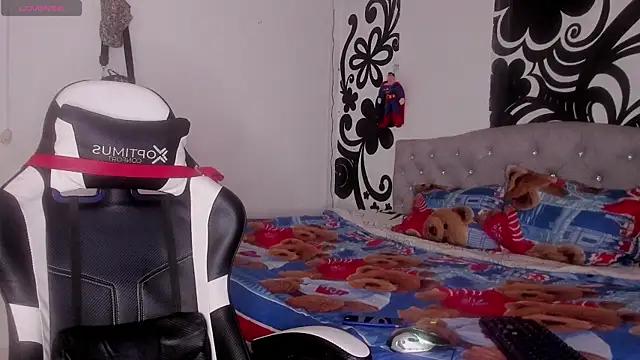 Snapshot of BruceNixon chatting on October 21, 2025, 9:04 pm BruceNixon online show from October 21, 2025, 9:04 pm