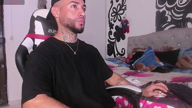 Snapshot of BruceNixon chatting on October 23, 2025, 8:40 pm BruceNixon online show from October 23, 2025, 8:40 pm