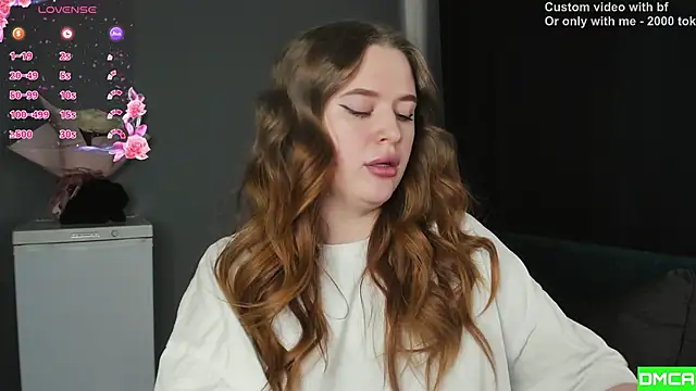 Pinku kitsune online show from February 15, 2026, 7:51 am