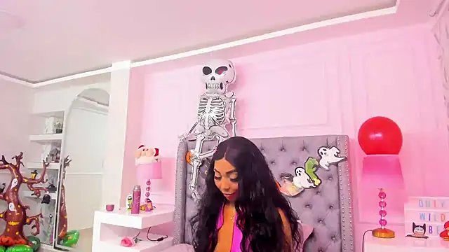 HaileeRoberts online show from October 29, 2025, 12:29 pm