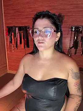Snapshot of yey_bdsm chatting on April 19, 2026, 6:10 pm yey bdsm online show from April 19, 2026, 6:10 pm