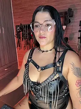 Snapshot of yey_bdsm chatting on May 9, 2026, 3:28 pm yey bdsm online show from May 9, 2026, 3:28 pm