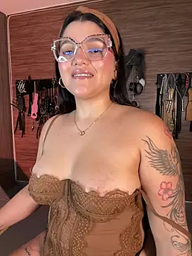 Snapshot of yey_bdsm chatting on May 24, 2026, 3:50 pm yey bdsm online show from May 24, 2026, 3:50 pm
