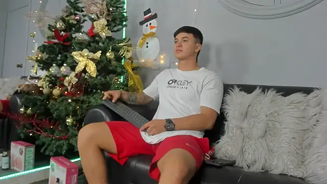 Cristopher strong online show from December 16, 2024, 1:32 pm