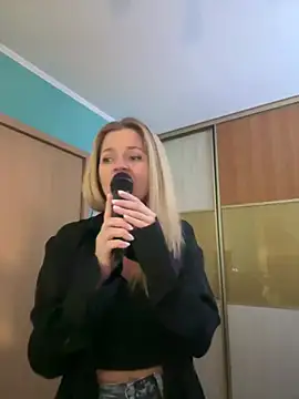 Snapshot of AlisonXCristal chatting on March 13, 2026, 6:25 pm AlisonXCristal online show from March 13, 2026, 6:25 pm