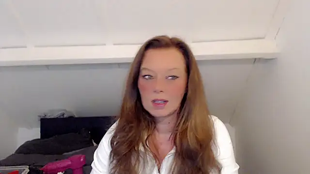 Snapshot of roxanna24 chatting on March 12, 2026, 7:20 pm roxanna24 online show from March 12, 2026, 7:20 pm