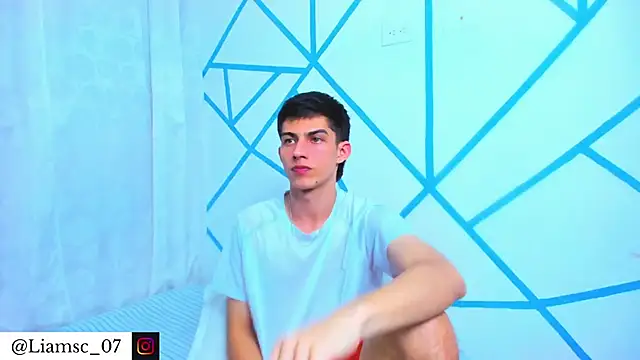 Snapshot of liam_scott77 chatting on February 1, 2026, 1:37 am liam scott77 online show from February 1, 2026, 1:37 am