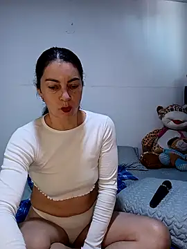 renata hot1 online show from February 25, 2026, 7:45 pm