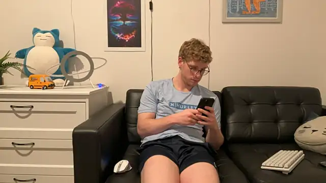 BlueEyedTallGuy94 online show from December 14, 2024, 8:13 am