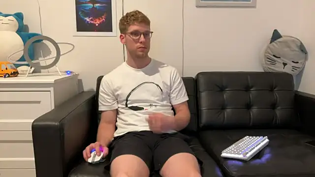 BlueEyedTallGuy94 online show from December 19, 2024, 4:56 am