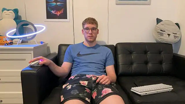 BlueEyedTallGuy94 online show from December 20, 2024, 3:03 am