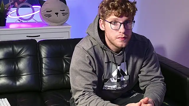 BlueEyedTallGuy94 online show from November 7, 2025, 11:38 pm