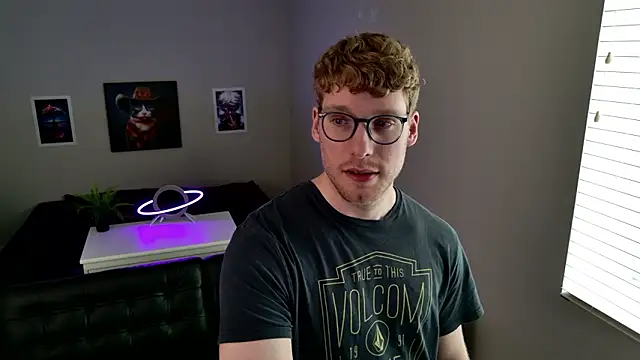 Snapshot of BlueEyedTallGuy94 chatting on February 25, 2026, 8:51 pm BlueEyedTallGuy94 online show from February 25, 2026, 8:51 pm