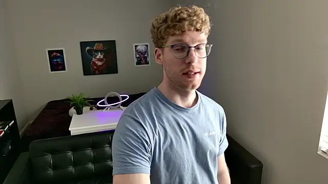 Snapshot of BlueEyedTallGuy94 chatting on March 2, 2026, 9:43 pm BlueEyedTallGuy94 online show from March 2, 2026, 9:43 pm