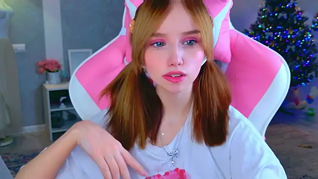 b4by LoL1 online show from December 19, 2025, 11:17 am