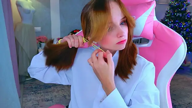 Snapshot of b4by_LoL1 chatting on December 22, 2025, 11:40 am b4by LoL1 online show from December 22, 2025, 11:40 am