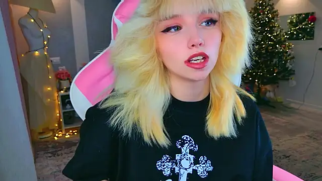 Snapshot of b4by_LoL1 chatting on January 17, 2026, 12:21 pm b4by LoL1 online show from January 17, 2026, 12:21 pm