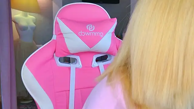 Snapshot of b4by_LoL1 chatting on February 8, 2026, 10:29 am b4by LoL1 online show from February 8, 2026, 10:29 am