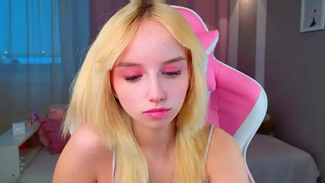 Snapshot of b4by_LoL1 chatting on March 1, 2026, 12:51 pm b4by LoL1 online show from March 1, 2026, 12:51 pm