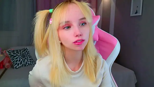 Snapshot of b4by_LoL1 chatting on March 5, 2026, 2:13 pm b4by LoL1 online show from March 5, 2026, 2:13 pm