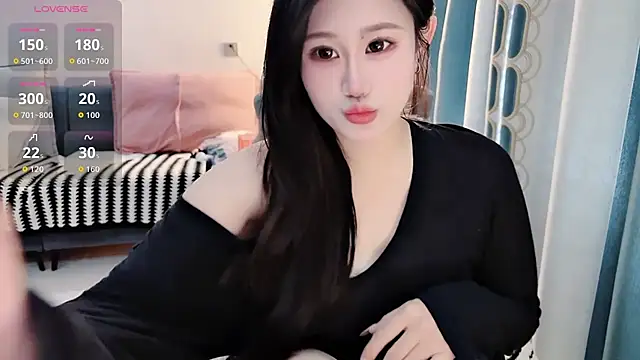 QQ-tutu online show from October 24, 2025, 1:46 am