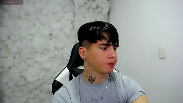 Snapshot of Tayson_Rivers chatting on November 23, 2025, 3:28 am Tayson Rivers online show from November 23, 2025, 3:28 am