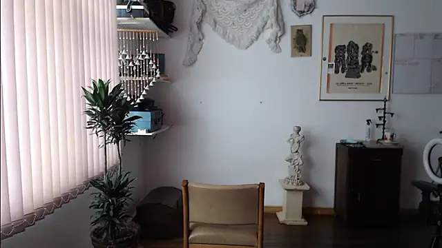 Siriss boyrag online show from October 18, 2025, 2:18 pm