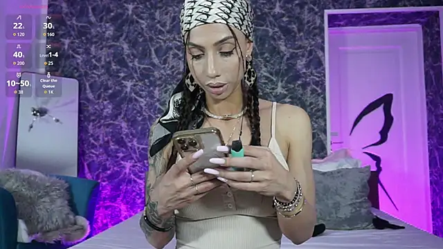 BrianaGolddenn online show from May 27, 2026, 7:33 pm