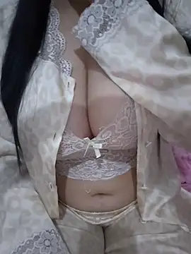 Snapshot of Liyan- chatting on April 5, 2026, 1:58 am Liyan- online show from April 5, 2026, 1:58 am