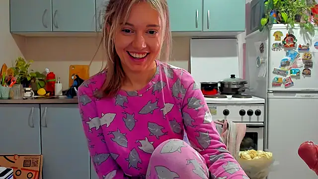 foxy blond online show from November 7, 2025, 12:38 pm