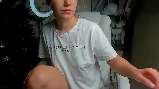 foxy blond online show from December 20, 2025, 12:18 am