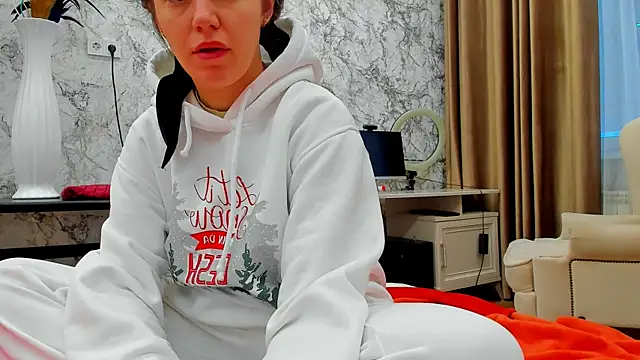 foxy blond online show from February 24, 2026, 12:52 am