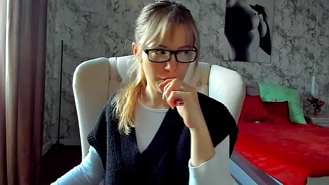 foxy blond online show from March 20, 2026, 12:26 am